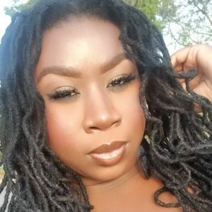 Meet your Posher, Corline